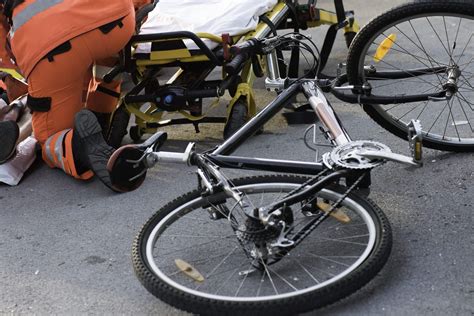 Investito da un’auto mentre era in bicicletta: morto ciclista di .